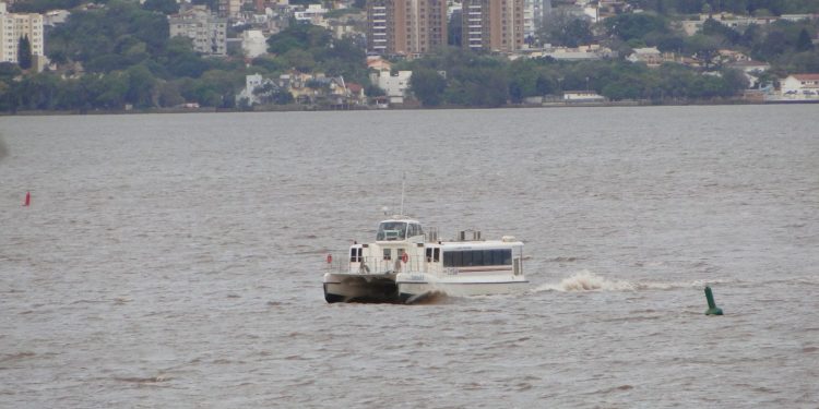 Sobe a tarifa do catamarã