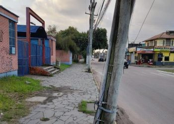Postes Podres em Diversos Pontos de Guaíba