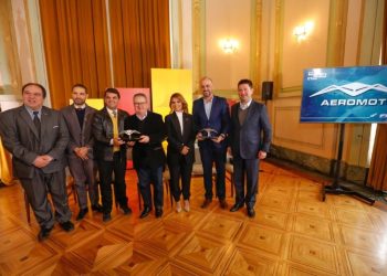 Governo do RS assina protocolo de intenções para viabilizar montagem de aviões em Guaíba