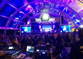 Olifeira é sucesso de público e vendas