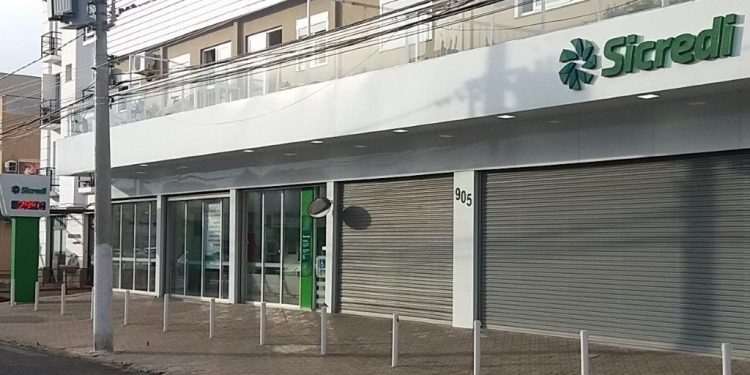 Sicredi entre os 10 maiores bancos do Brasil