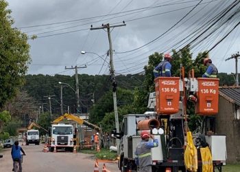CEEE Equatorial realiza melhorias na rede elétrica do Bairro Santa Rita