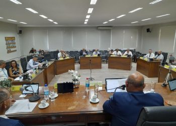Exigência de participação presencial nas sessões da Câmara de Vereadores