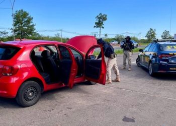 PRF prende criminoso com carro clonado em Eldorado do Sul