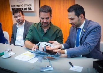 Governador recebe Aeromot para tratar da implantação de fábrica de aviões em Guaíba