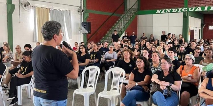 Professores decidem encerrar a greve