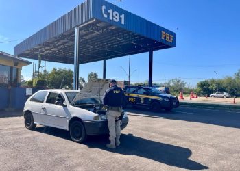 Polícia Rodoviária Federal prende idoso dirigindo carro furtado na BR-290