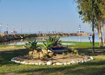 Praça dos Molhes e Farol em Barra do Ribeiro