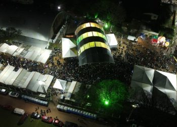 Multidão se encontra no Parque Coelhão durante as festividades farroupilhas