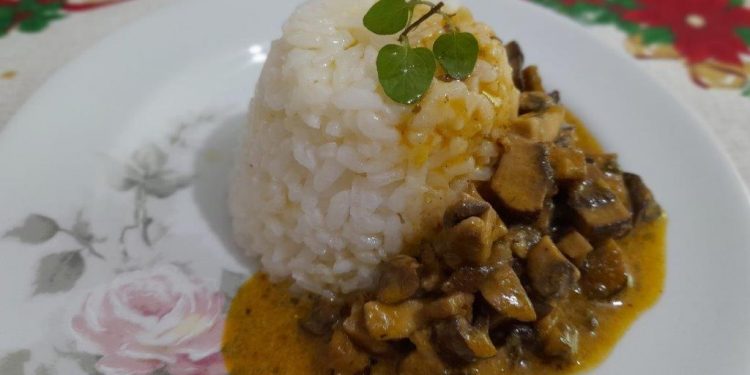 Estrogonofe de Cogumelos e Creme de Coco