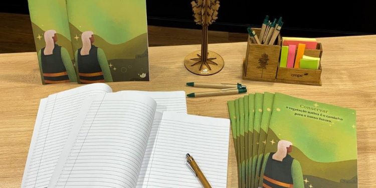 CMPC doa 276 mil cadernos para alunos de escolas públicas de 55 municípios do RS