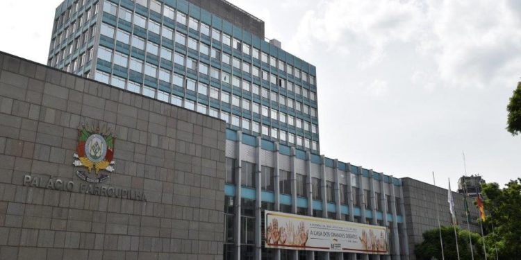 Deputados pedem transparência sobre benefícios fiscais no RS