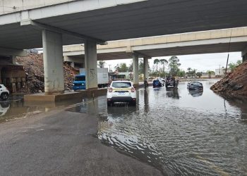 Temporal e chuvarada voltam a causar estragos, alagamentos e falta de energia elétrica no RS