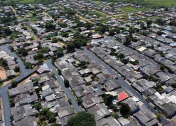Asfalto nas ruas da Vila São Francisco melhora a mobilidade dos moradores