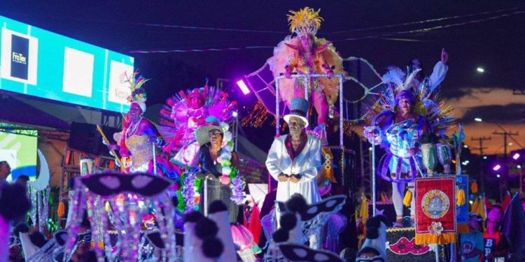 Escolas de Samba e blocos fazem a festa no Carnaval Temporão de Guaíba