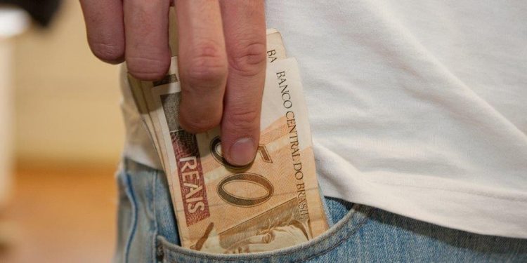 Endividamento atinge 76% das famílias brasileiras