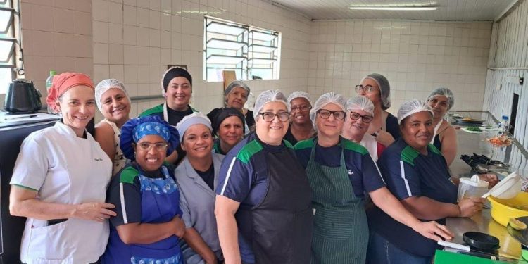 Curso de Compostagem no Projeto Horta do Bem