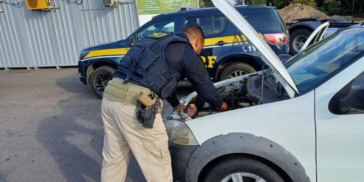 PRF prende dois homens com carro clonado em Eldorado do Sul
