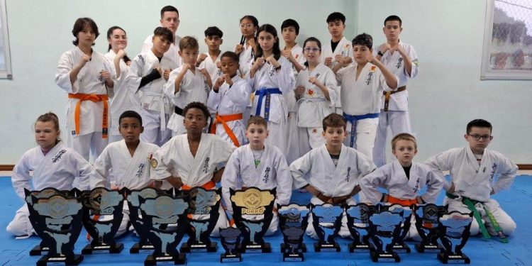 Karatecas do Projari conquistam 36  prêmios em Campeonato Estadual