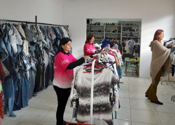 Campanha do Agasalho inicia com distribuição de roupas e cobertores