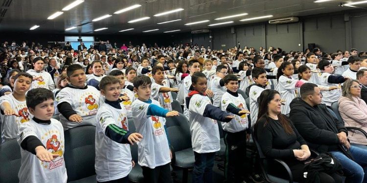 BM, em parceria com a SME, realiza formatura do Proerd em Guaíba