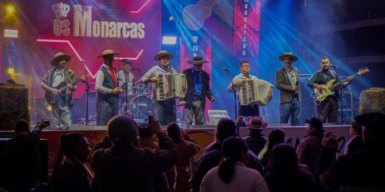 Grande público prestigiou o Sarandeio Farroupilha