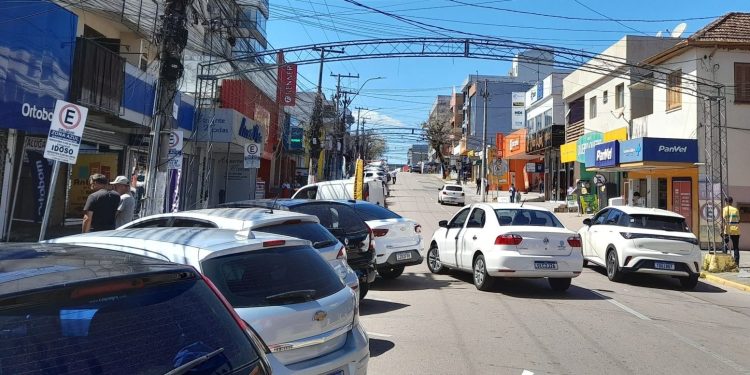 Prefeitura anuncia a retomada do estacionamento rotativo no Centro