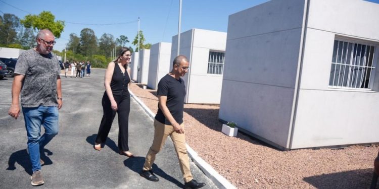 Moradias temporárias para afetados pela enchente em Eldorado do Sul